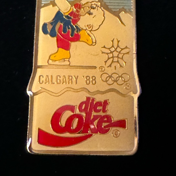 Diet coke Pin set #1 1988 Calgary Winter Olympics 5 pins in case w/ Box #KID 938 - Picture 4 of 8